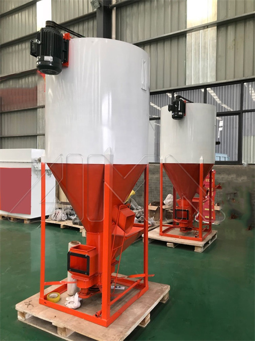 Poultry feed crusher and mixer machine, chicken vertical feed grinding
